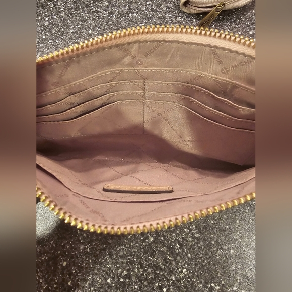 MICHAEL KORS Womens MK Fulton LG Zip CLUTCH Wristlet Wallet Ballet Gold - Picture 6 of 8